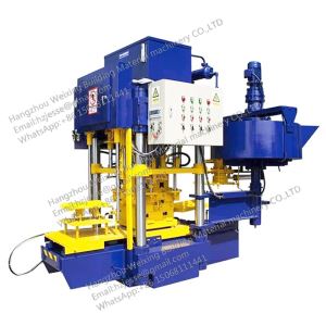 Machine de formage de tuiles